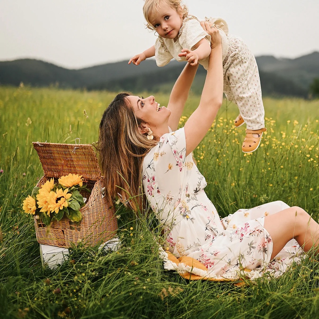 Ngôi nhà đồ chơi cho bé / trẻ em, bằng mây màu nâu tự nhiên. Giỏ đựng đồ cute, thân thiện môi trường Giáo cụ Montessori