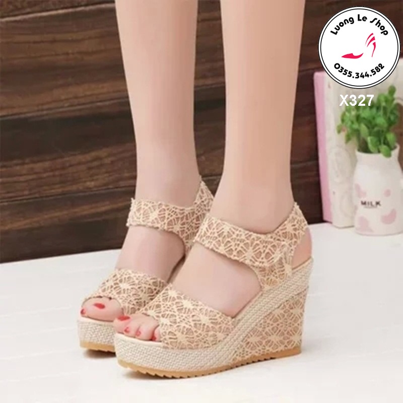 Sandal đế xuồng 10cm quai ở mũi ren nhũ phối da 2 màu đen da x327