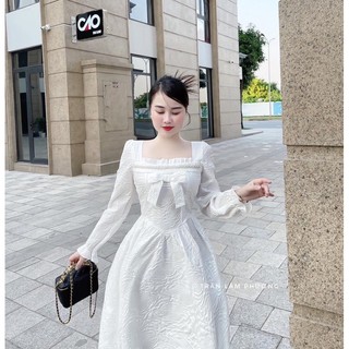 Váy xốp gấm trắng cổ vuông