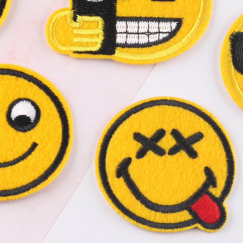 Sticker Ủi Thêu Hình Mặt Cười 5CM