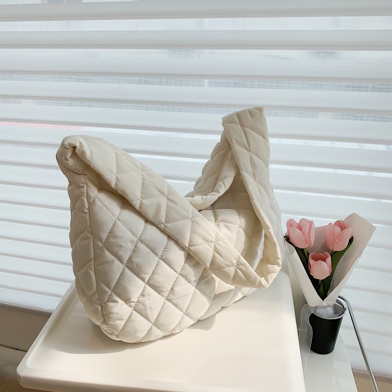 Túi phao jennie đeo chéo chần bông dày lót trong có khóa kéo đi học