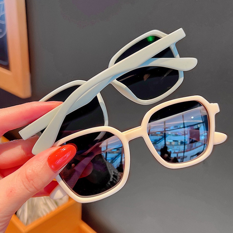 Kính Mát Gọng Vuông Chống Tia UV Thời Trang Cho Bé