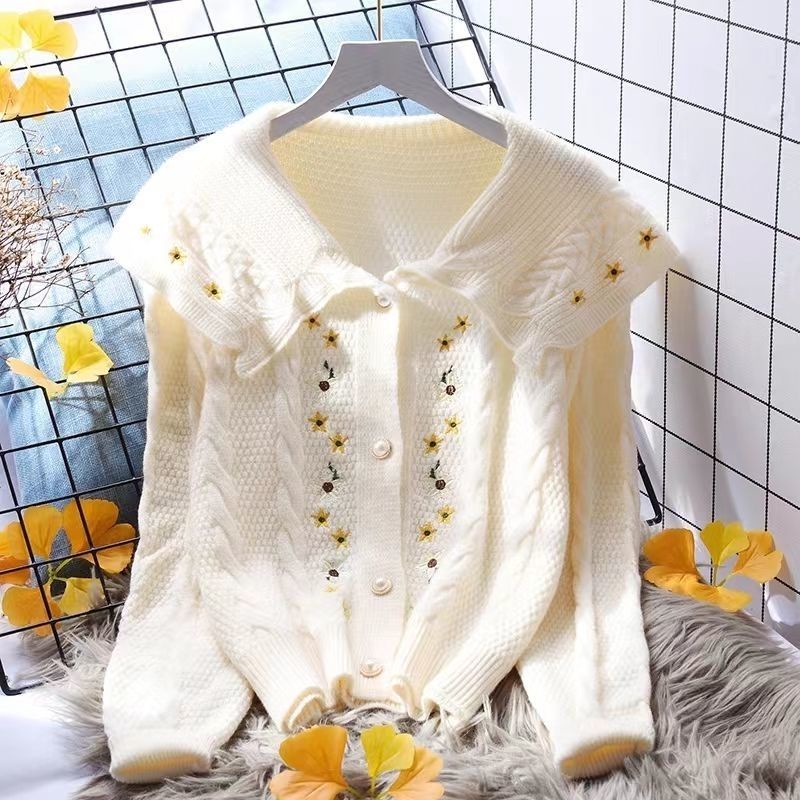 Áo Khoác Cardigan Dệt Kim Đính Nút Ngọc Trai Cổ Búp Bê Thêu Hoa Thời Trang Thu Đông Phong Cách Pháp Cổ Điển Mới