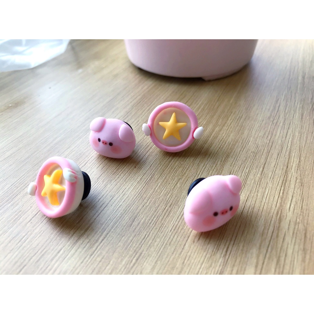 Ghim cài áo hình thỏ phi hành gia hồng