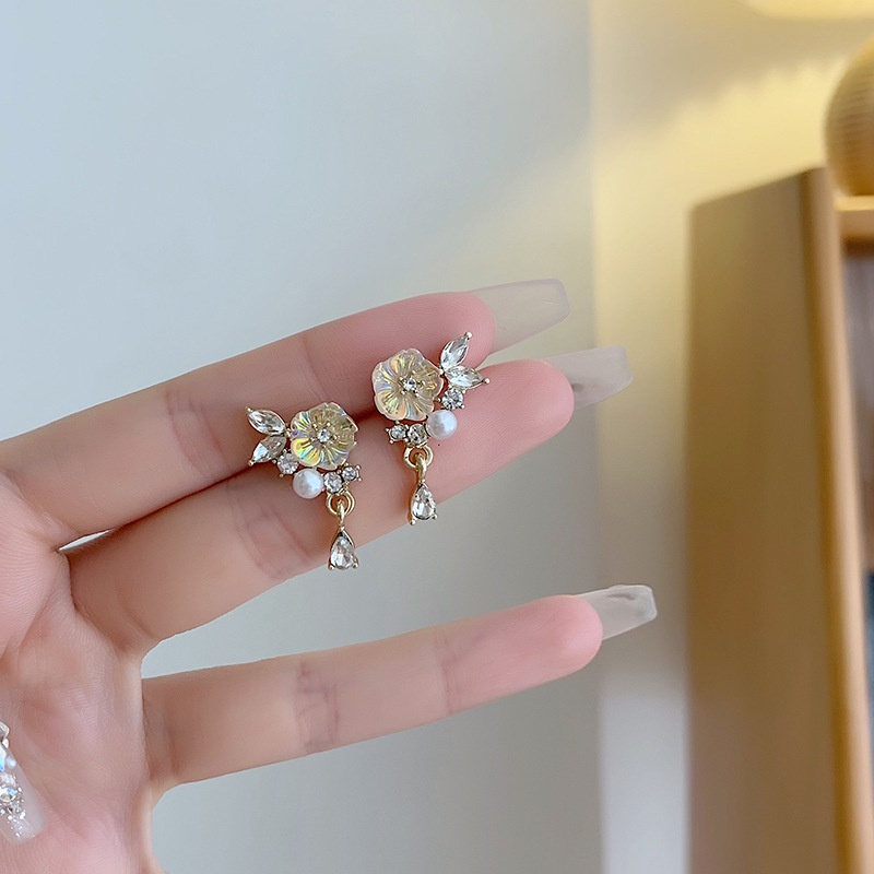 Khuyên tai kẹp không bấm lỗ chốt cố định K012 bằng hợp kim mạ vàng hình bông hoa đính đá dáng midi Leous Accessories