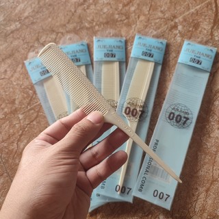 Lược cắt tóc nam nữ 007 đuôi nhọn (Màu trắng)