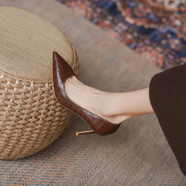 Giày Cao Gót Mũi Nhọn Màu Nâu Phong Cách Retro Cho Nữ