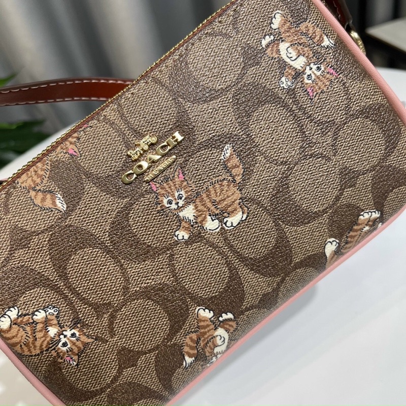 TÚI COACH NOLITA 19 WITH DANCING KITTEN CC418