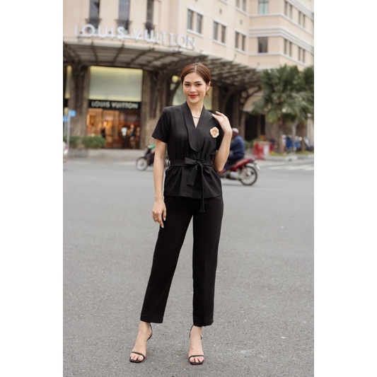 Áo clothesrack có tay cổ sam đen Sammie