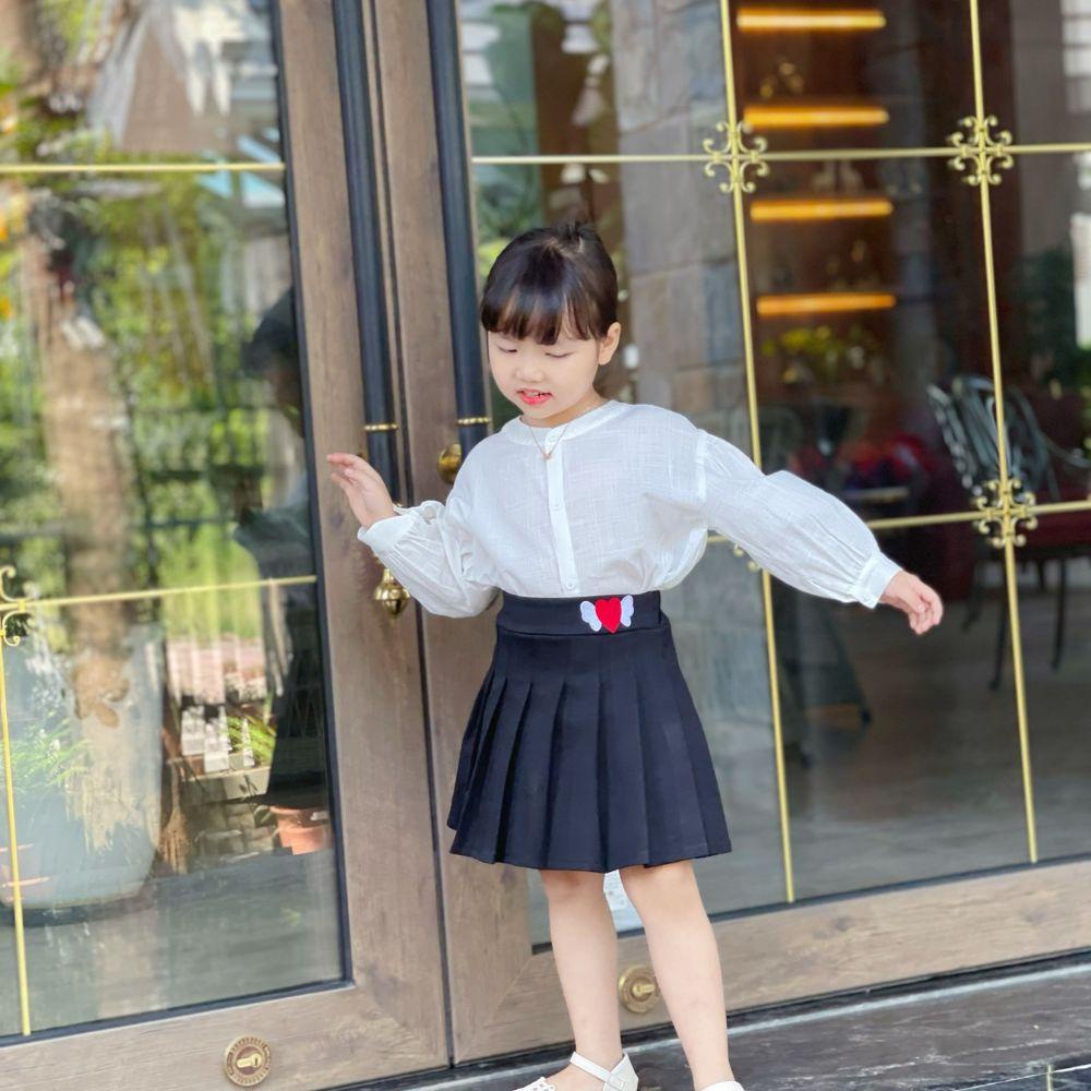 Chân váy xếp ly bé gái màu đen umi phối kẻ ngang phong cách năng động khỏe khoắn Shushibaby