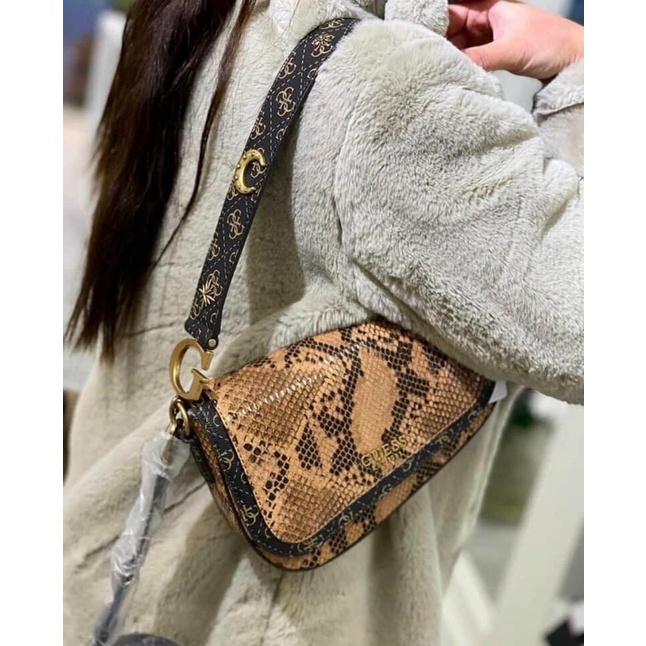 TÚI XÁCH GUESS KẸP NÁCH YÊN NGỰA