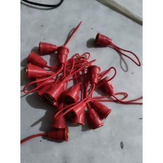 1 cái Đuôi đèn bàn thờ e12