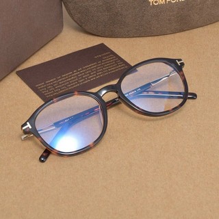 Mắt kính Tomford