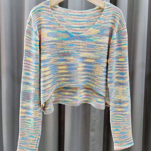 Áo Croptop Dệt Kim Tay Dài Cổ Chữ V Hoạ Tiết Kẻ Sọc Cầu Vồng