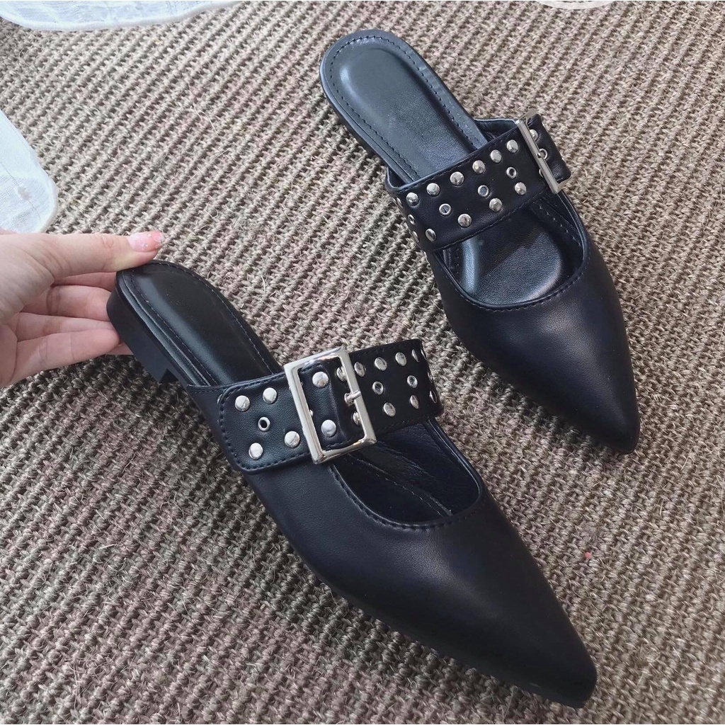 Sục bệt CK màu đen và kem chất liệu da mềm