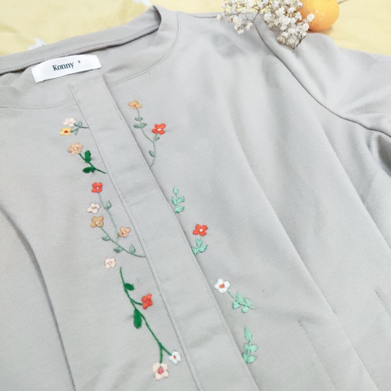 Đầm thêu tay hoa lá nhỏ xinh
