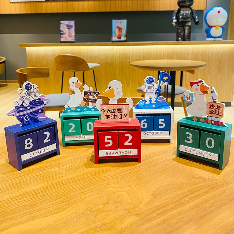 Lịch Gỗ Hoạt Hình Để Bàn Sáng Tạo