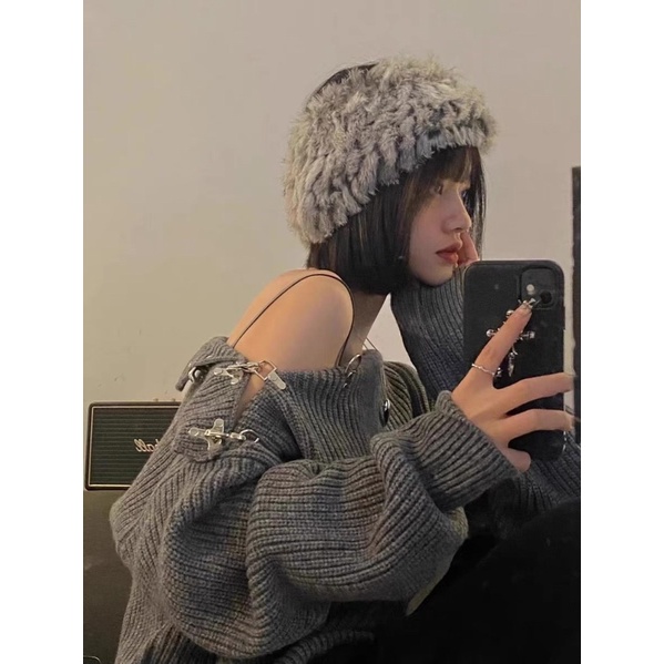 Áo len trễ vai đính kèm phụ kiện hot 2022 ulzzang