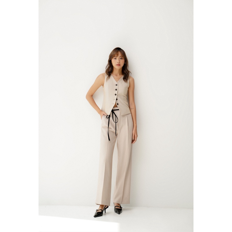 Áo vest Gile nữ dáng ngắn cổ V chiết eo lót lụa(Be)_MONOTALK 22T40006TK