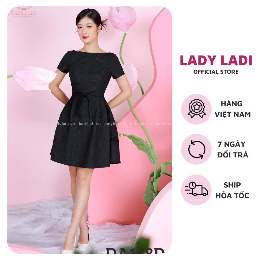 Đầm xòe cổ thuyền dự tiệc Ladi Fashion khoét lưng màu đen họa tiết hoa rập nổi DA118D