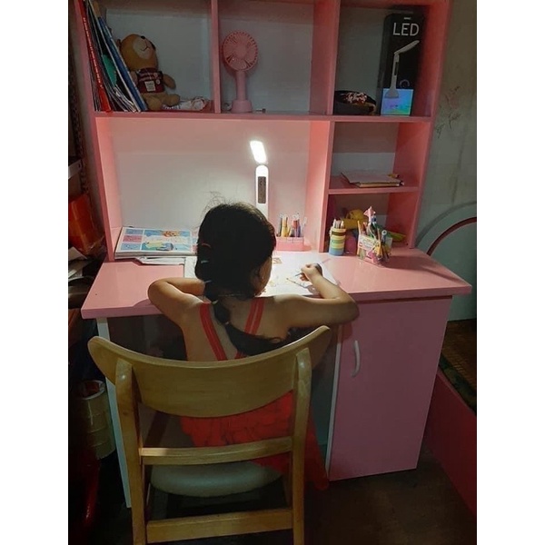 Đèn học Remax chống cận