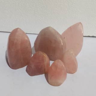01 chặn giấy hồng raw rose quartz