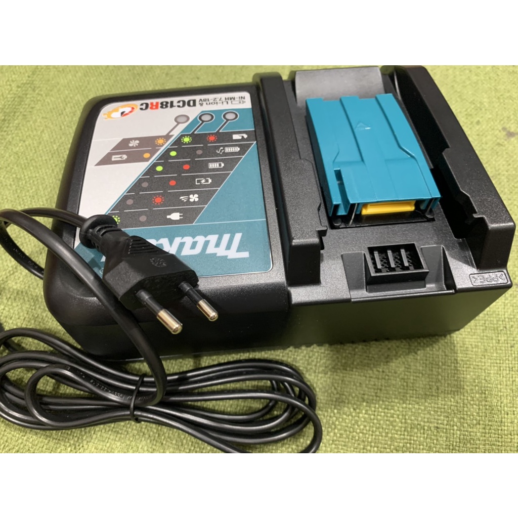 Đế sạc pin Li-Ion nhanh Makita DC18RC