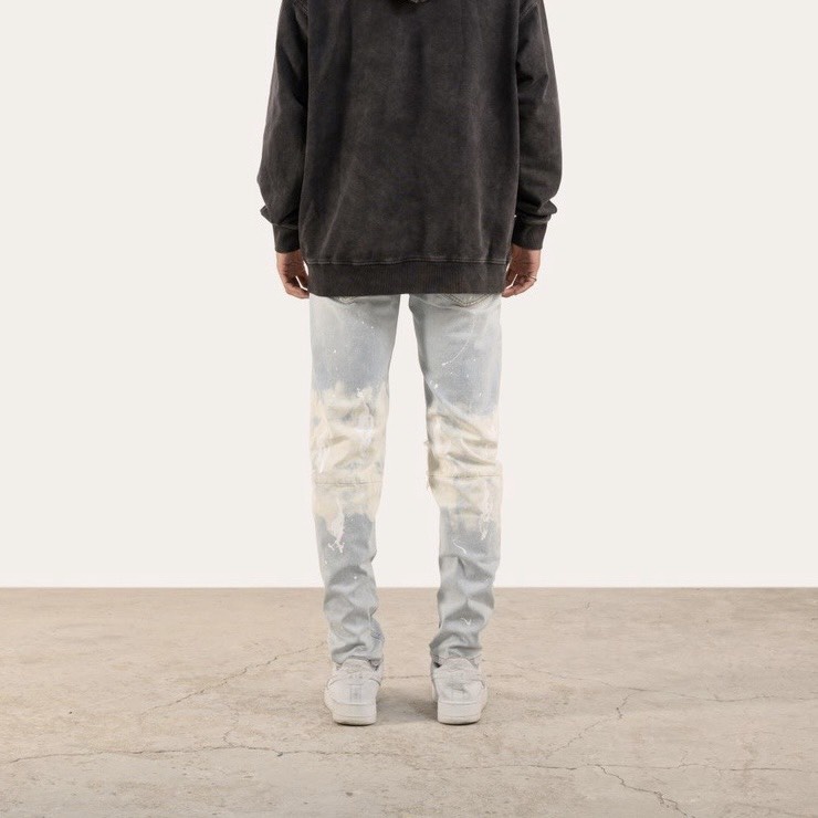 Quần jean nam  streetwear cao cấp màu xanh sáng rách gối vẫy sơn , form slimfit, chất jean co giãn thoải mái.