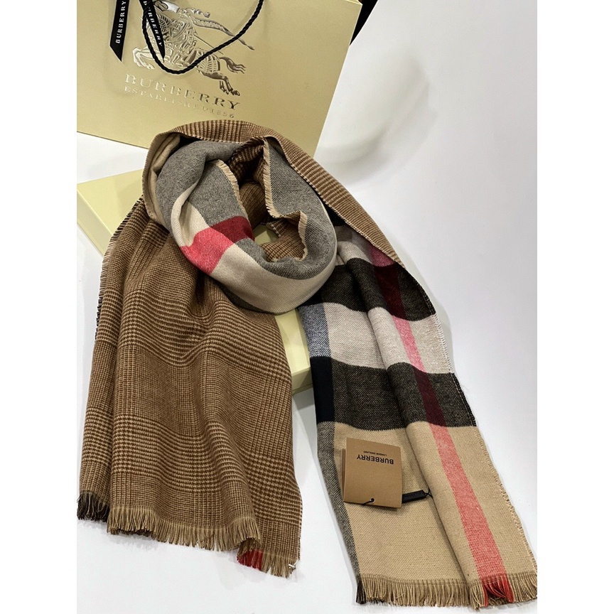 Khăn choàng Burberry