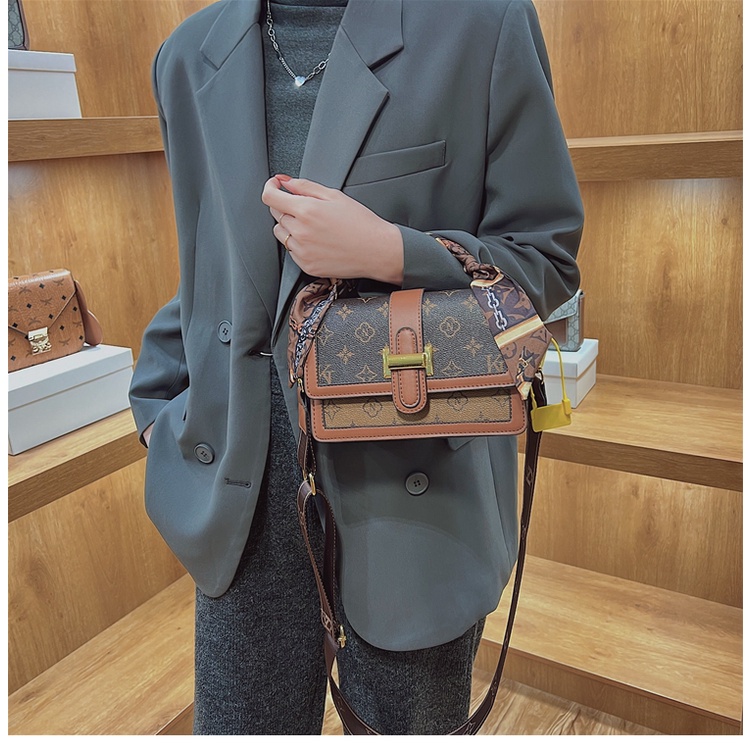 Túi xách Louis Vuitton Dauphine classic LV đeo chéo, bản thịnh hành 2023 kèm dây lụa, khóa chữ nhật size 21cm