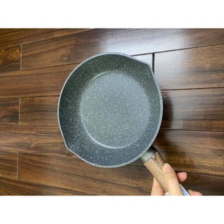 CHẢO VÂN ĐÁ ĐÁY TỪ SUPER CHEF 2 MIỆNG RÓT 24cm