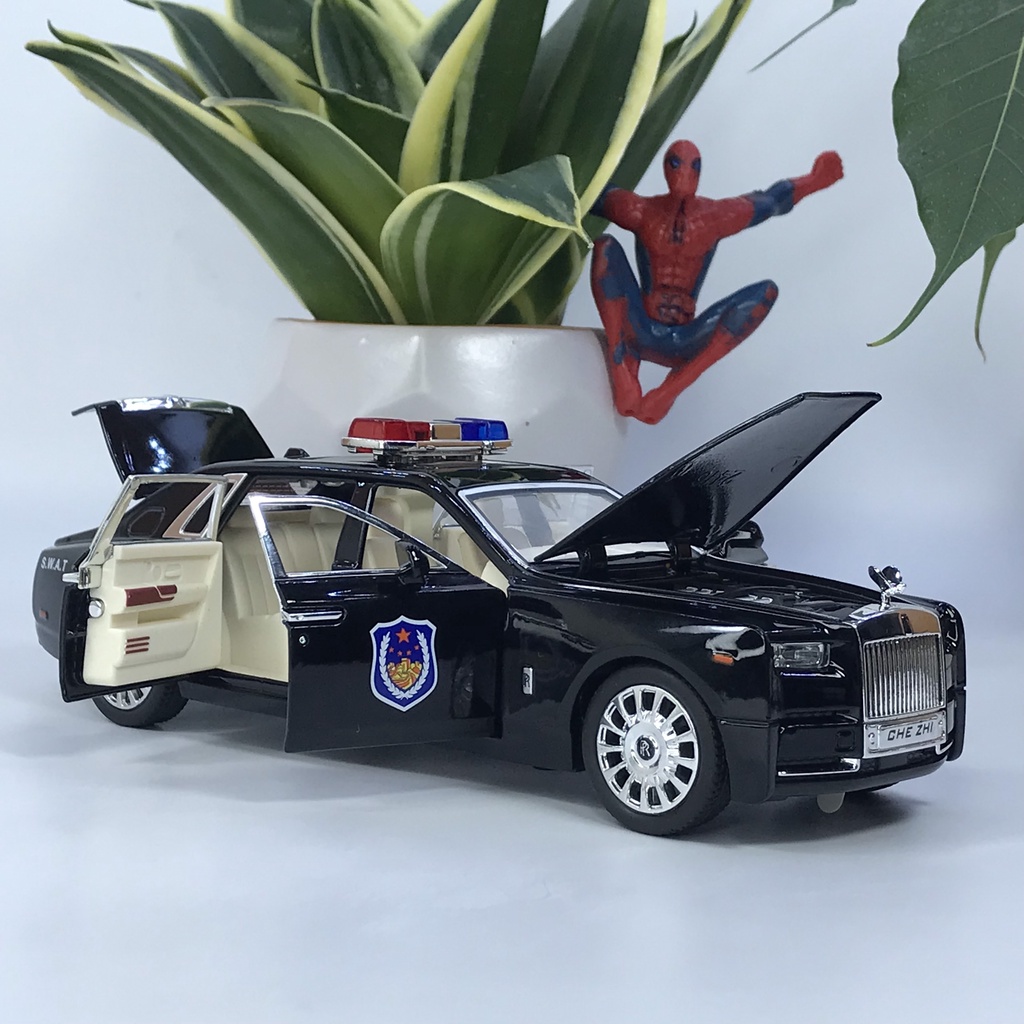 Mô hình xe cảnh sát Rolls Royce Phantom VIII tỷ lệ 1:24 bằng kim loại có đèn chớp nháy ưu tiên và còi hú chuyên dụng