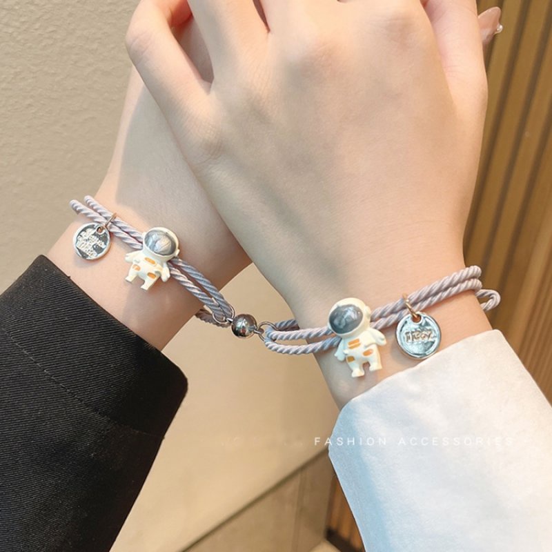 2 Vòng Tay Nam Châm Hình Phi Hành Gia Cho Cặp Đôi