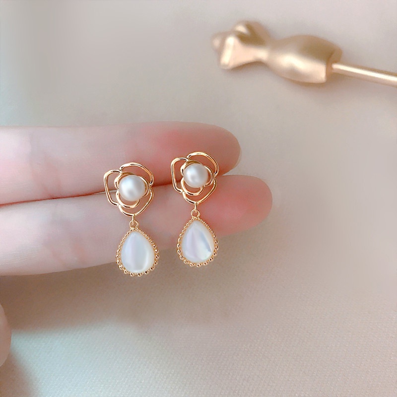 Khuyên Tai Hình Hoa Vỏ Sò Đính Ngọc Trai Cao Cấp Phong Cách Mới