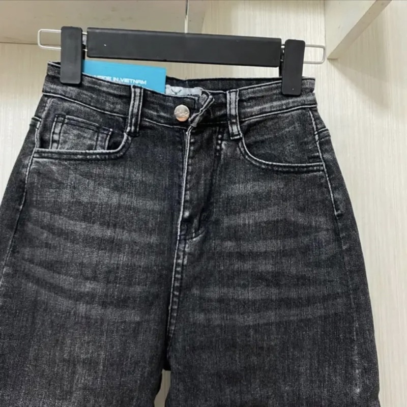 Q03: Jean xám muối tiêu