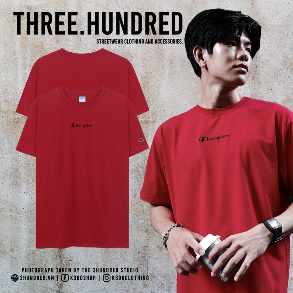 Áo Thun Champion Màu Đỏ Tươi Thêu Chữ Giữa Ngực Màu Đen Chất Liệu 100% Cotton Thoáng Mát Form Rộng Thoải Mái