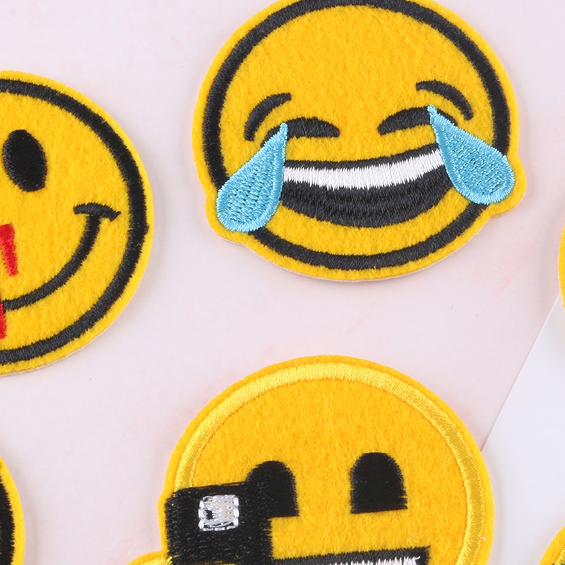Sticker Ủi Thêu Hình Mặt Cười 5CM