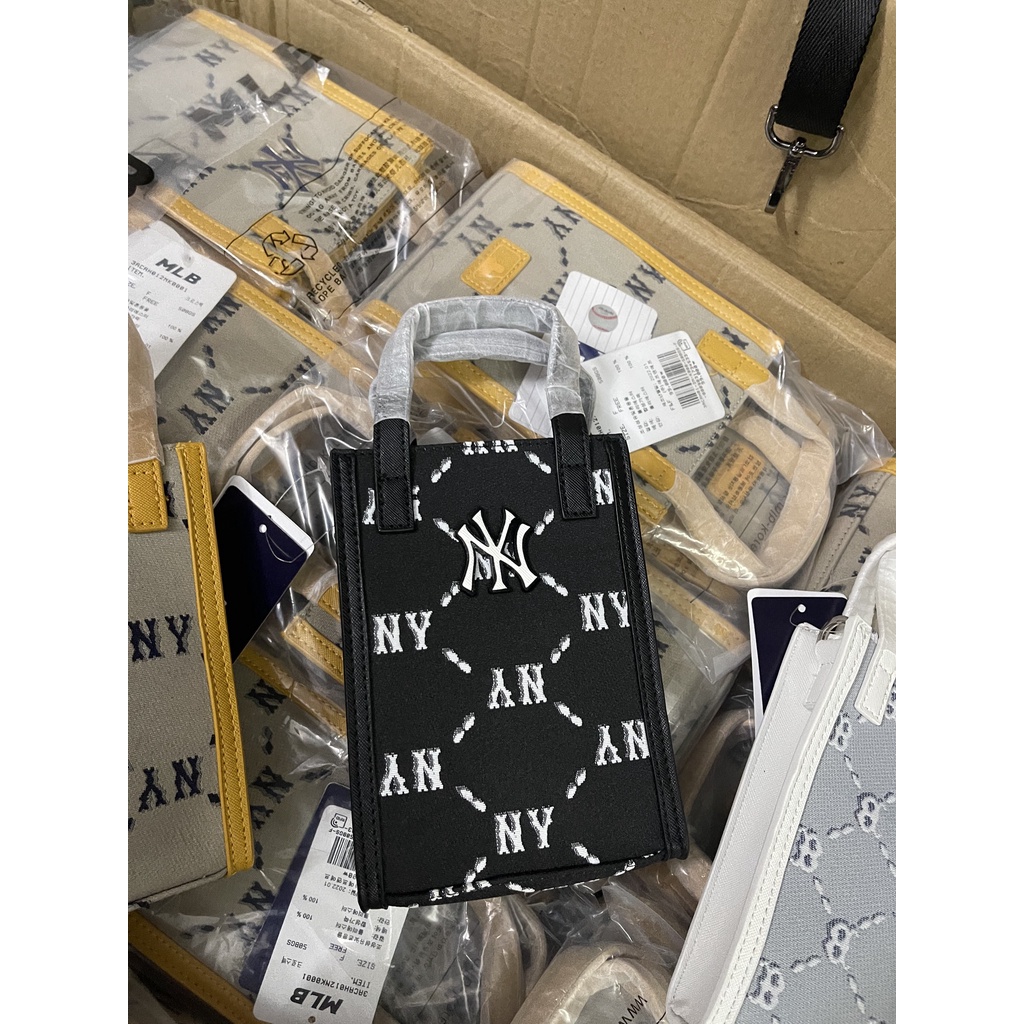 Túi MLB Monogram Handphone Crossbag Newyork Yankees - Túi MLB Đeo Chéo Đựng Điện Thoại Xuất Dư
