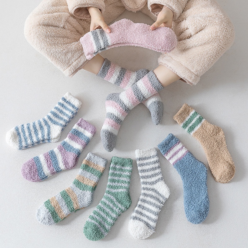Vớ Lông Cừu San Hô Dày Giữ Ấm Mùa Đông Họa Tiết Kẻ Sọc Nhiều Màu Sắc Cho Nữ