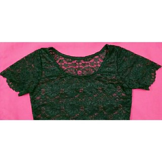 Áo ren croptop mặc trong váy sát nách