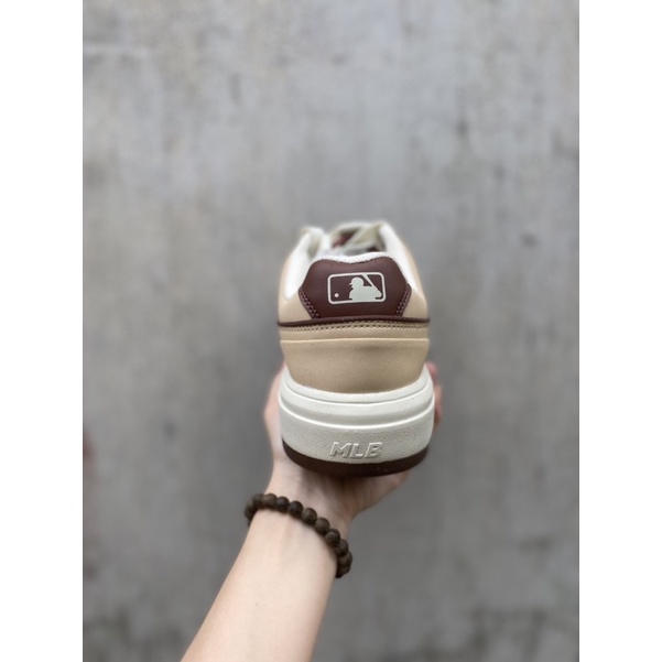 Giày MLBB chunky liner chữ B nâu
