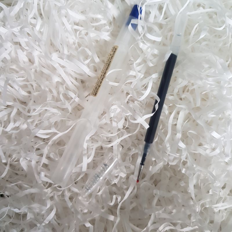 Bút bi bấm Muji ngòi 0,5 mm.