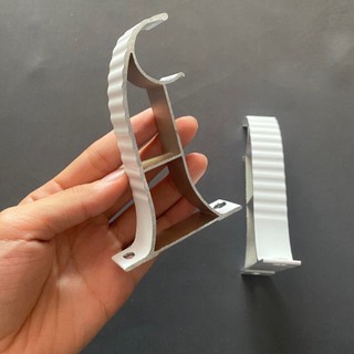Trụ treo rèm cửa cao 10cm dùng cho 1 lớp và 20cm dùng cho 2 lớp.