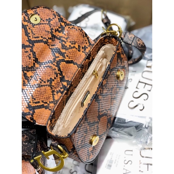 TÚI XÁCH GUESS KẸP NÁCH YÊN NGỰA