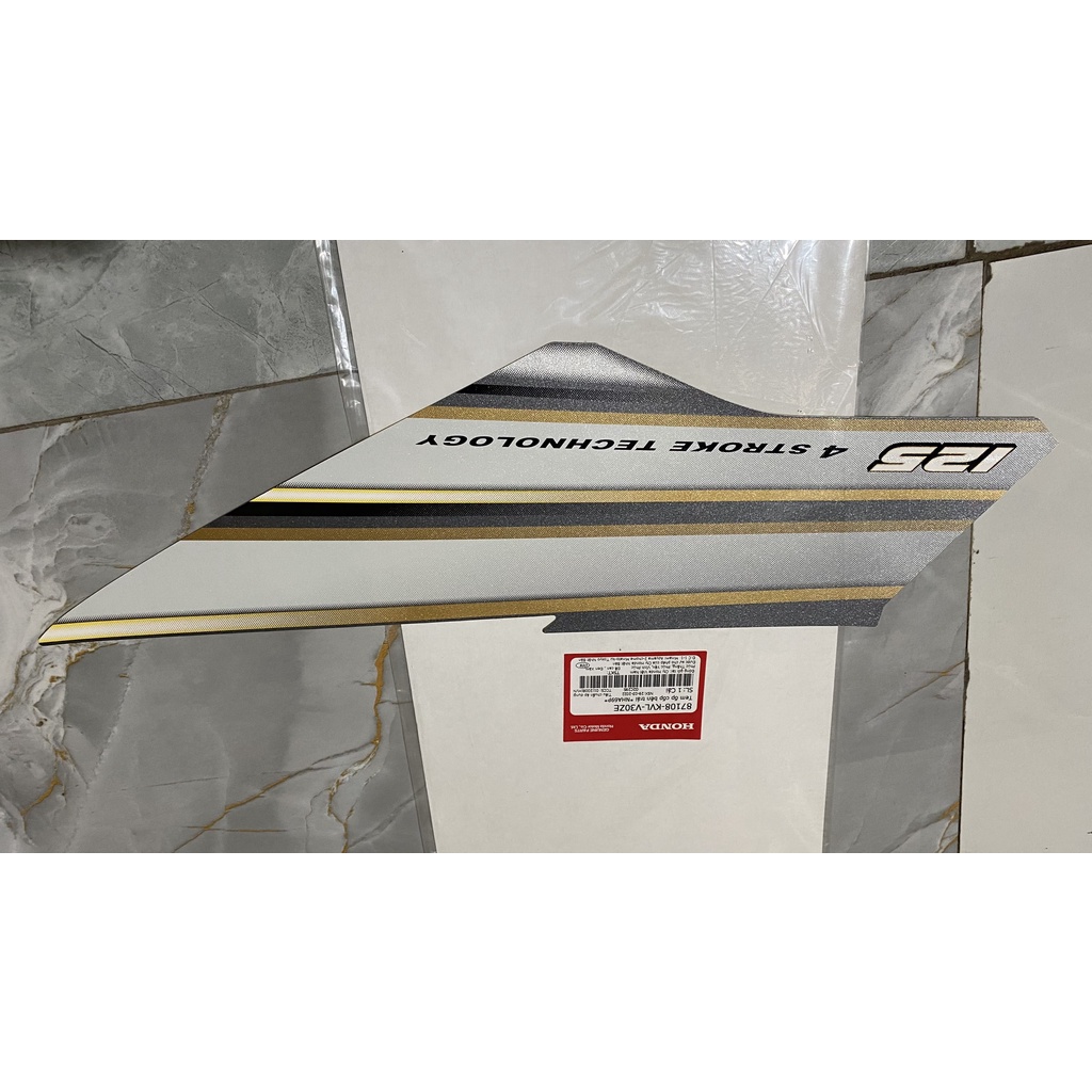 Tem ốp cốp bên trái HONDA FUTURE NEO năm 2007 màu Đen. *NHA69P*