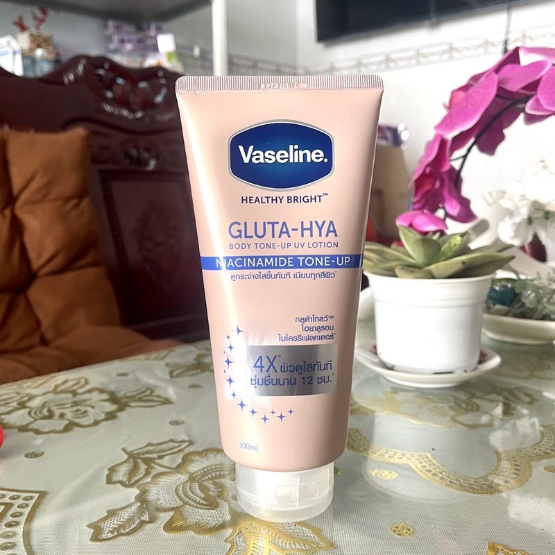 Vaseline Body Tone-Up Sữa dưỡng thể nâng tông tức thì 300ML (Mẫu Mới)