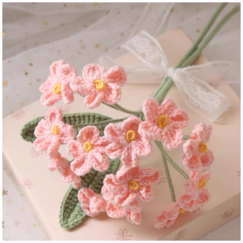 Bó hoa len 5 bông hồng mix 2 cành lưu ly handmade làm quà tặng bạn bè, người yêu, thầy cô ngày 20/10, 20/11, sinh nhật