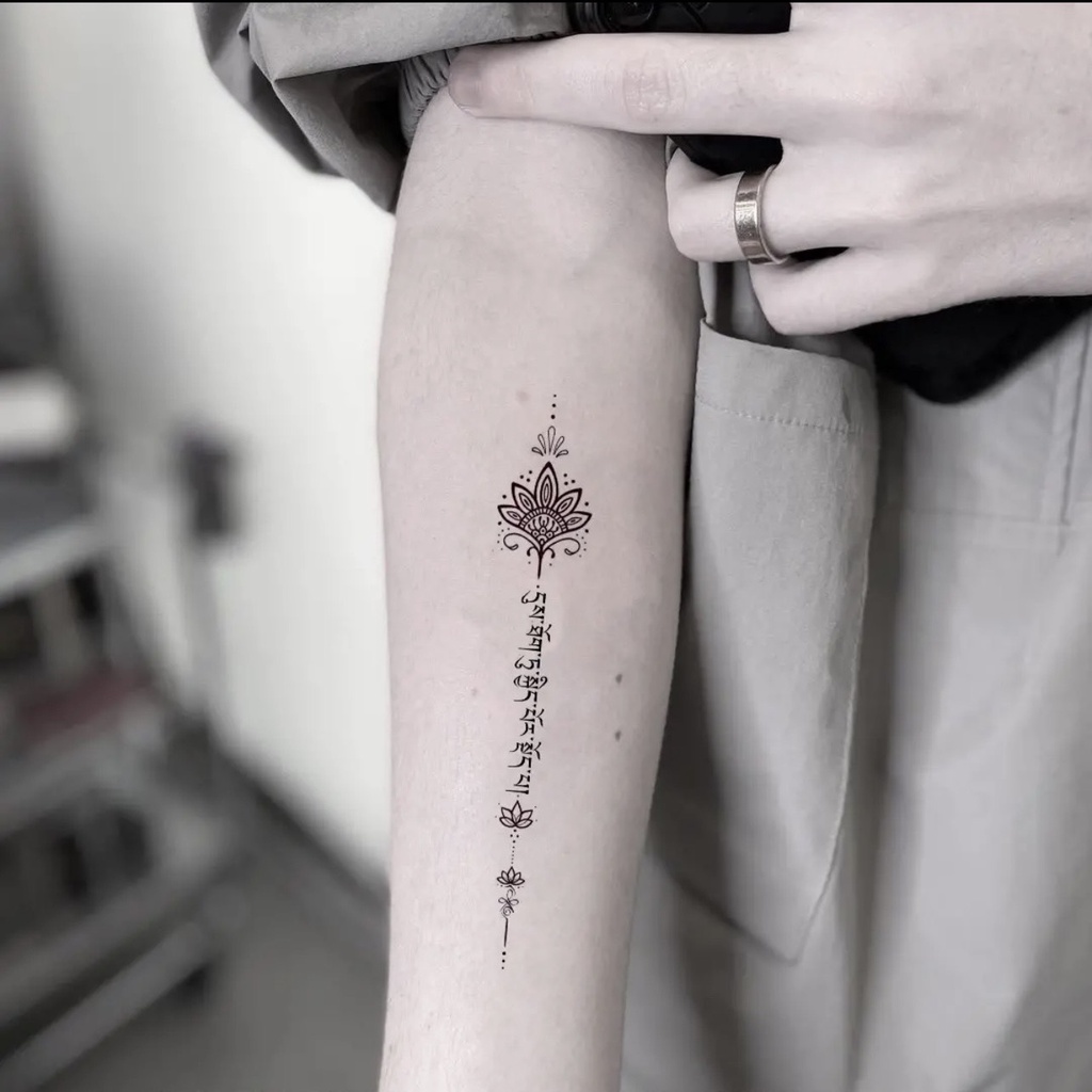 Hình Xăm Tạm Thời Thu Hút Hạnh Phúc Funtattoo Họa Tiết Hoa Văn Tiếng Phạn T001 Kéo Dài 15 Ngày Chống Nước Chống Cọ Xát