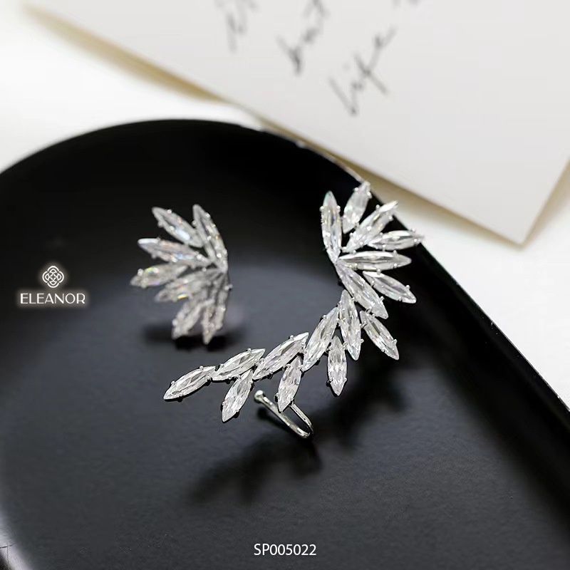 Bông tai nữ Eleanor Accessories hình đôi cánh bất đối xứng phụ kiện trang sức 5022