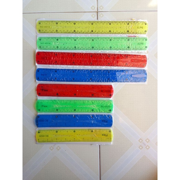 Thước kẻ bằng nhựa dẻo dai không lo bị gãy